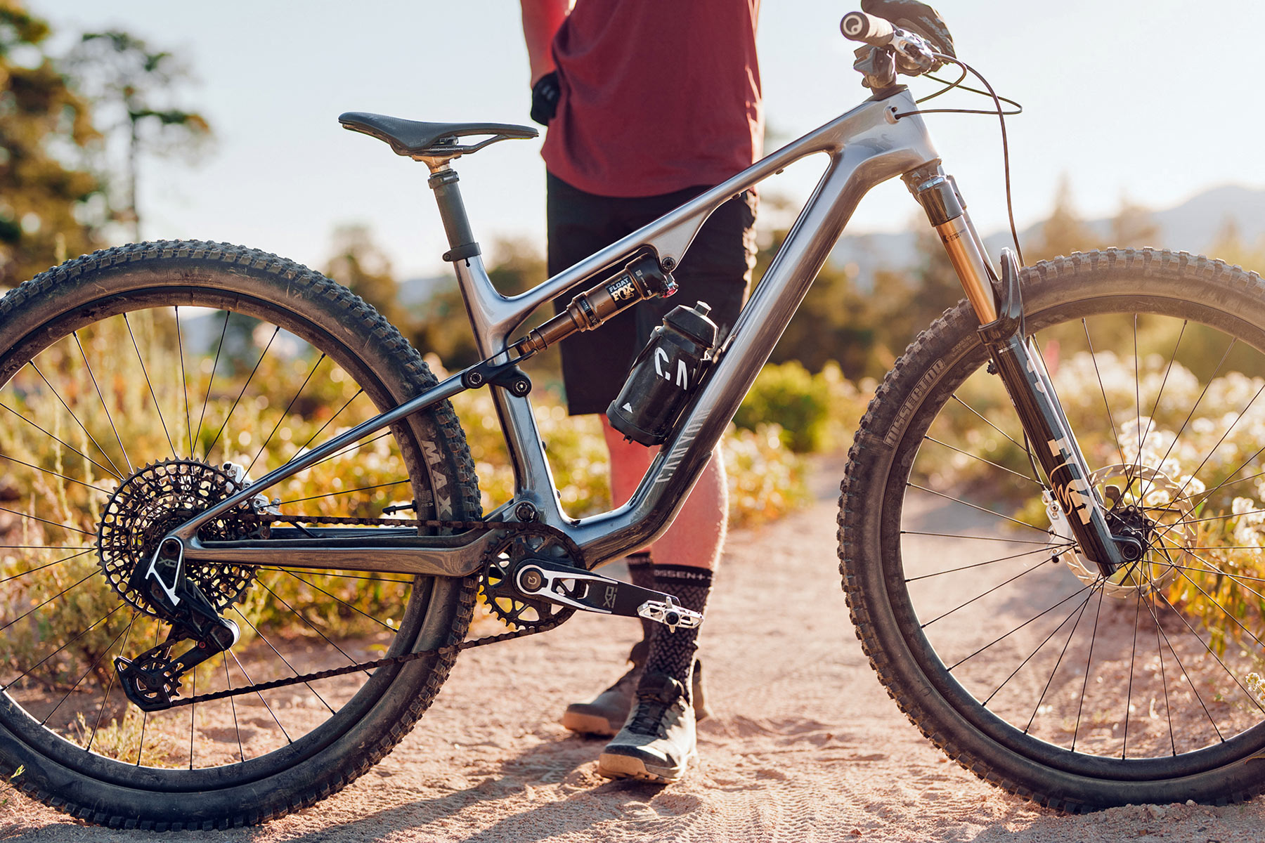 2026 Canyon Lux Trail lightweight mountain bike: frame up-close