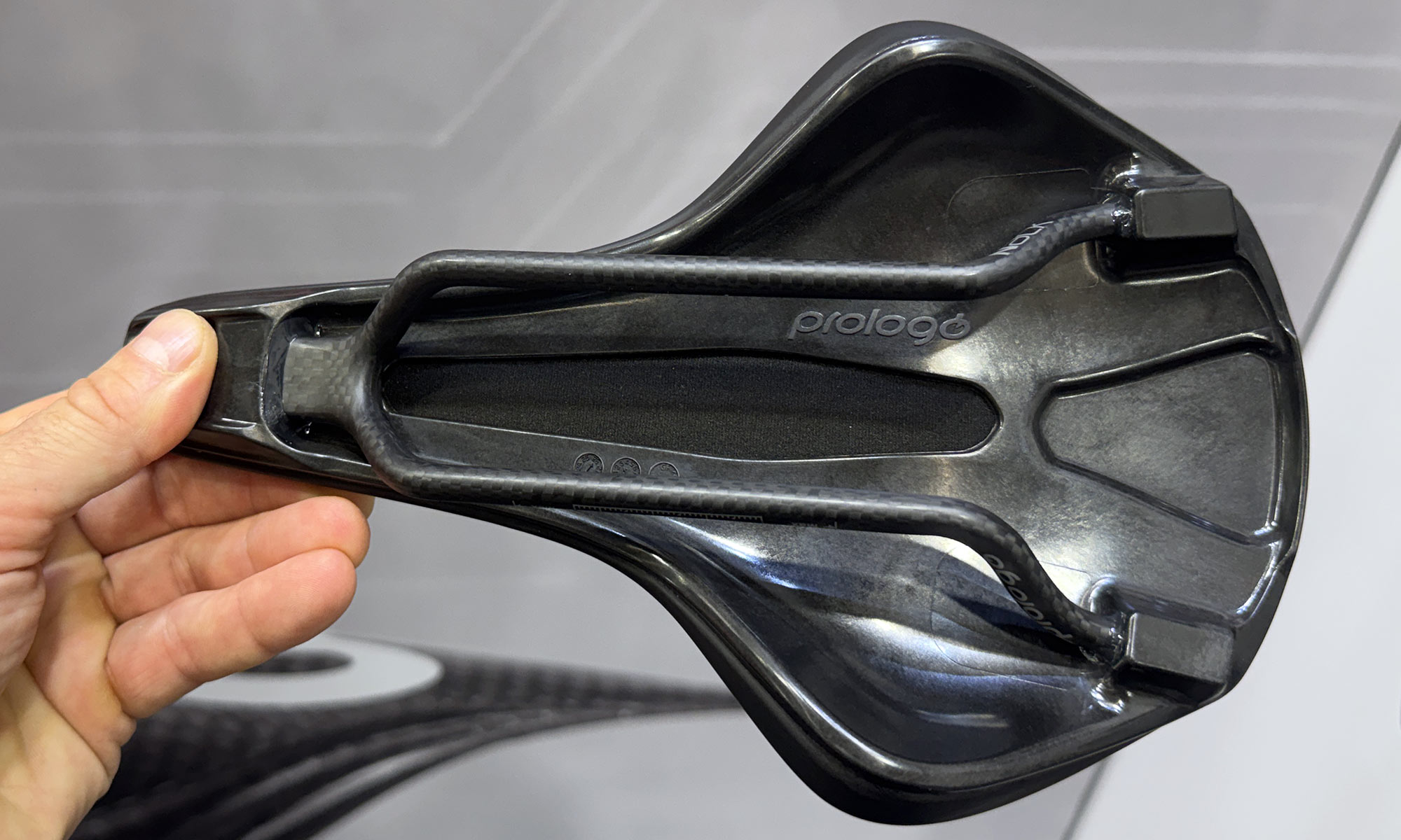 Prologo Nago EVA high-performance women's saddle: bottom with carbon rails