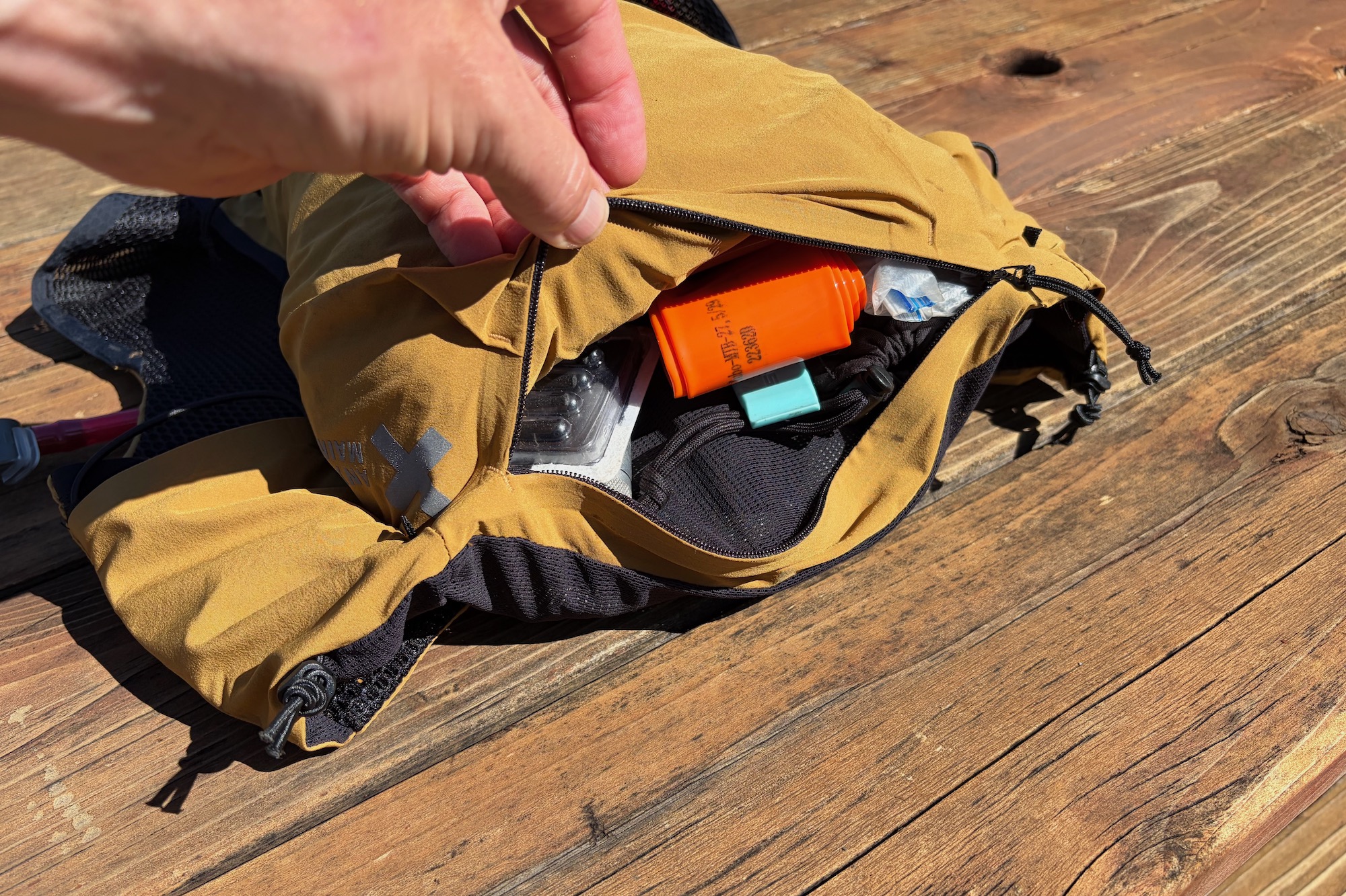 tools and flat repair in the lower pocket on the VST