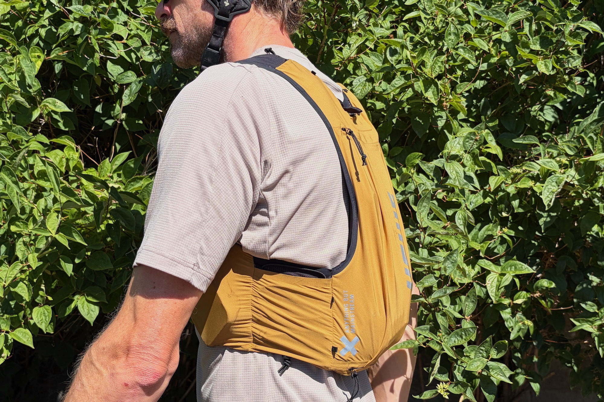 side view while wearing the USWE Vst